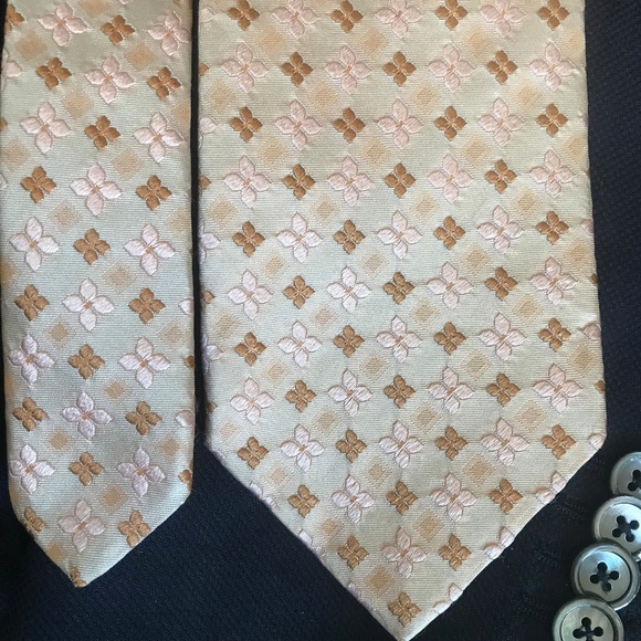 Hugo Boss Black Label Men/'s Dark Blue Geometric Silk Tie Made in Italy 3/"